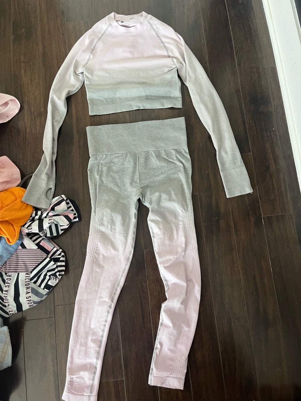 Seamless Ombre Long Sleeve Crop Top & High-Waist Leggings Set - Pink to Gray